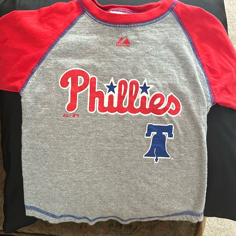 Unisex Philadelphia Phillies Baseball Shirt size 3T. 3/4 length sleeve